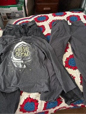 GAP Kids Gray Jeans and Graphic Long Sleeve Top